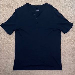 Black 3 button H&M shirt sleeve shirt